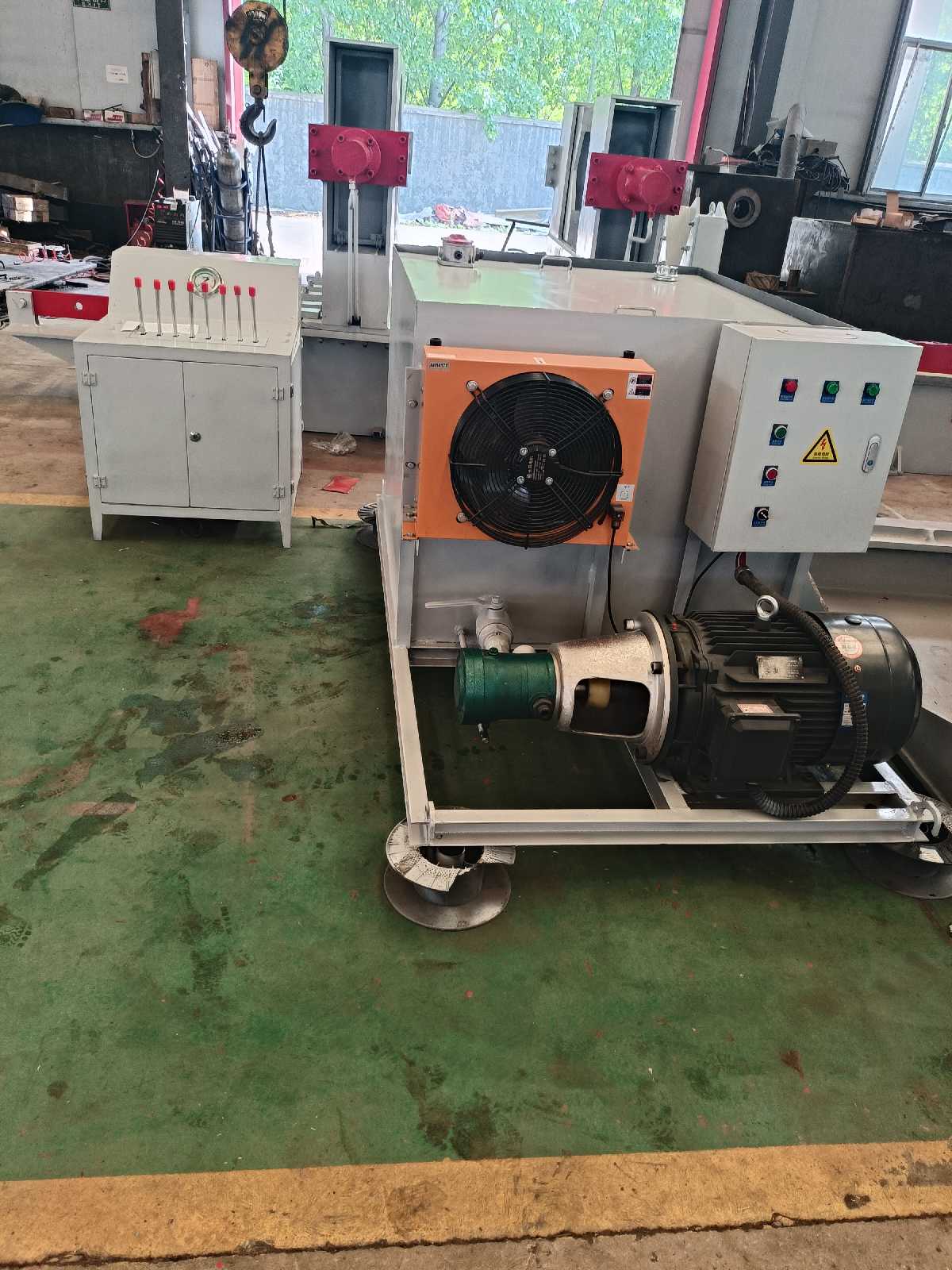 Dikey hidrolik söküm makinesi