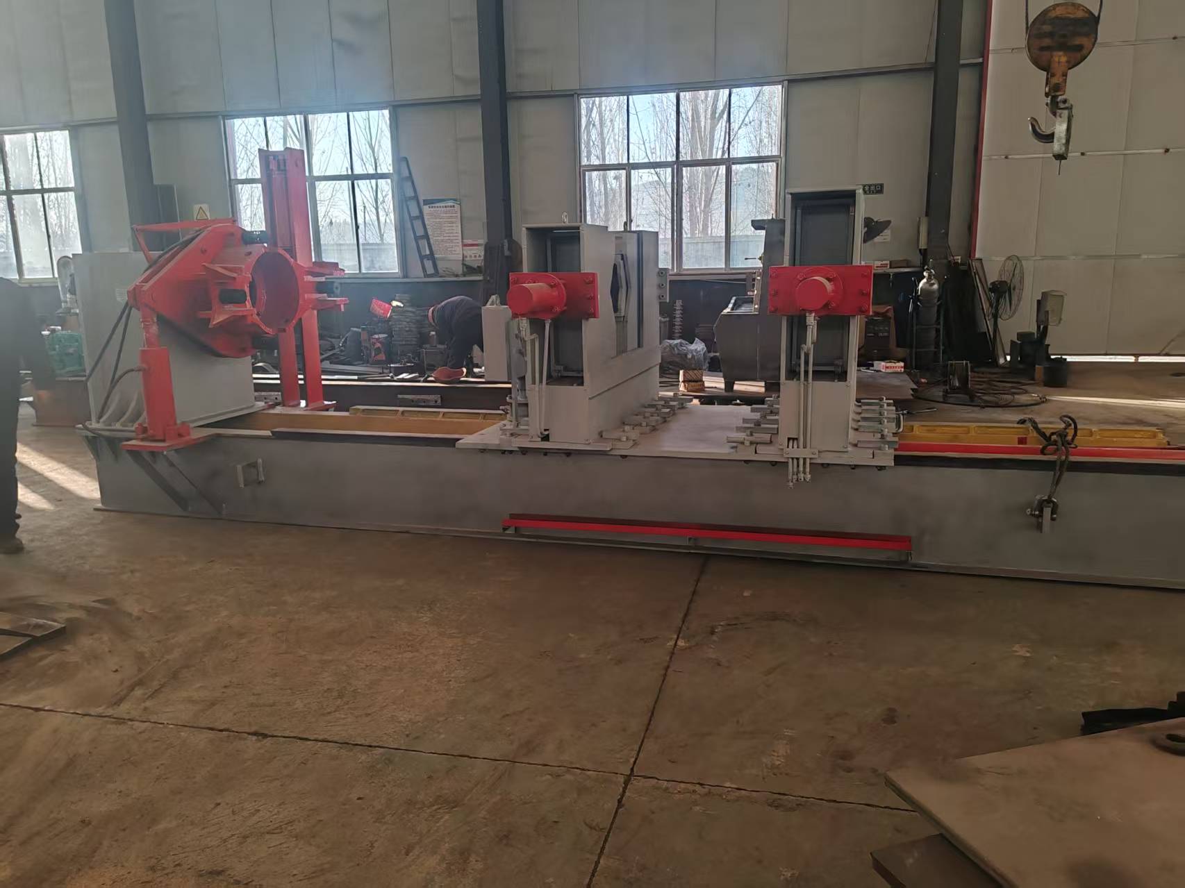 Estação de desmontagem de cilindros horizontais de média dimensão