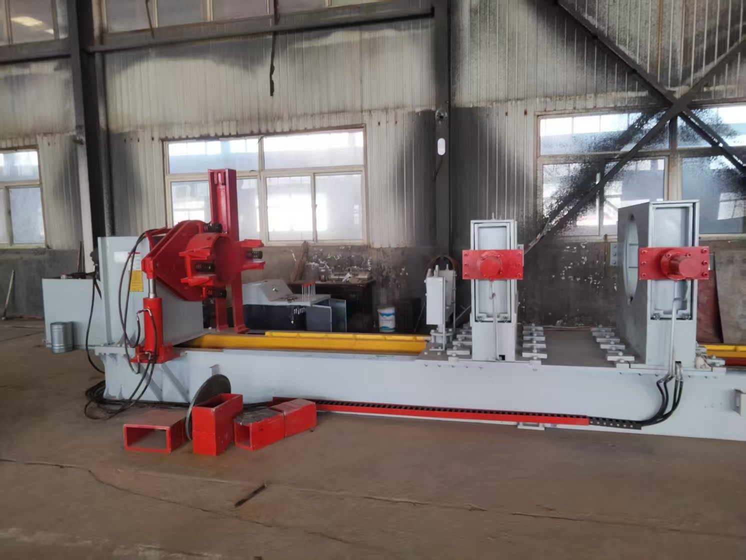 System konserwacji pośredniego cylindra poziomego