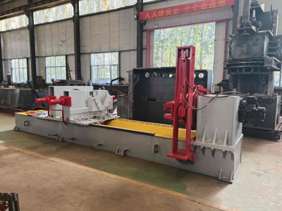 Hydraulic cylinder horizontal dismantling machine