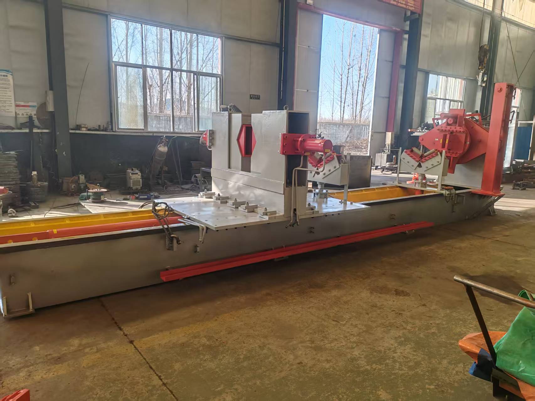 Estação de desmontagem de cilindros horizontais de média dimensão