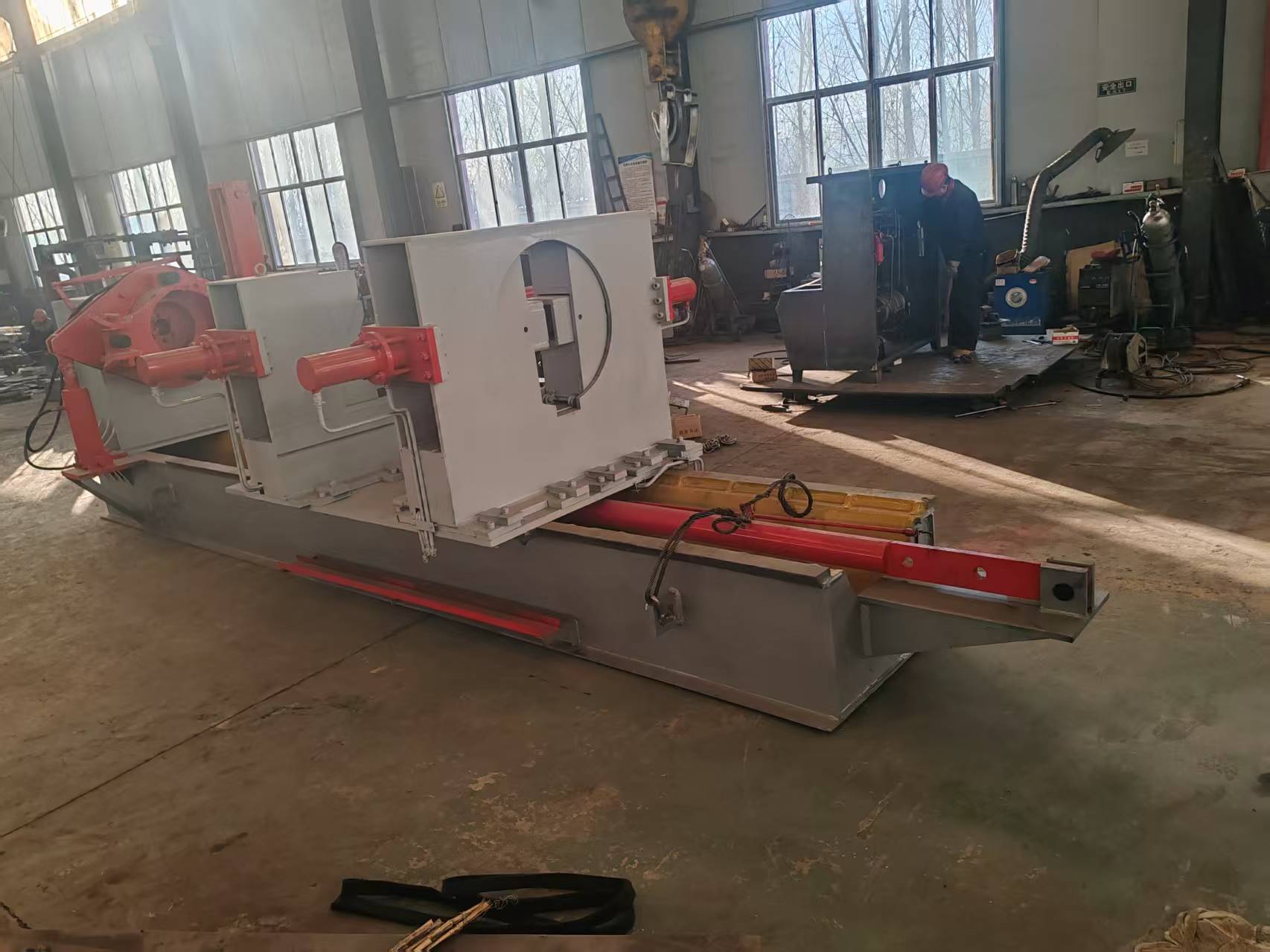 Poziomy sprzęt do demontażu tłoków średniej wielkości