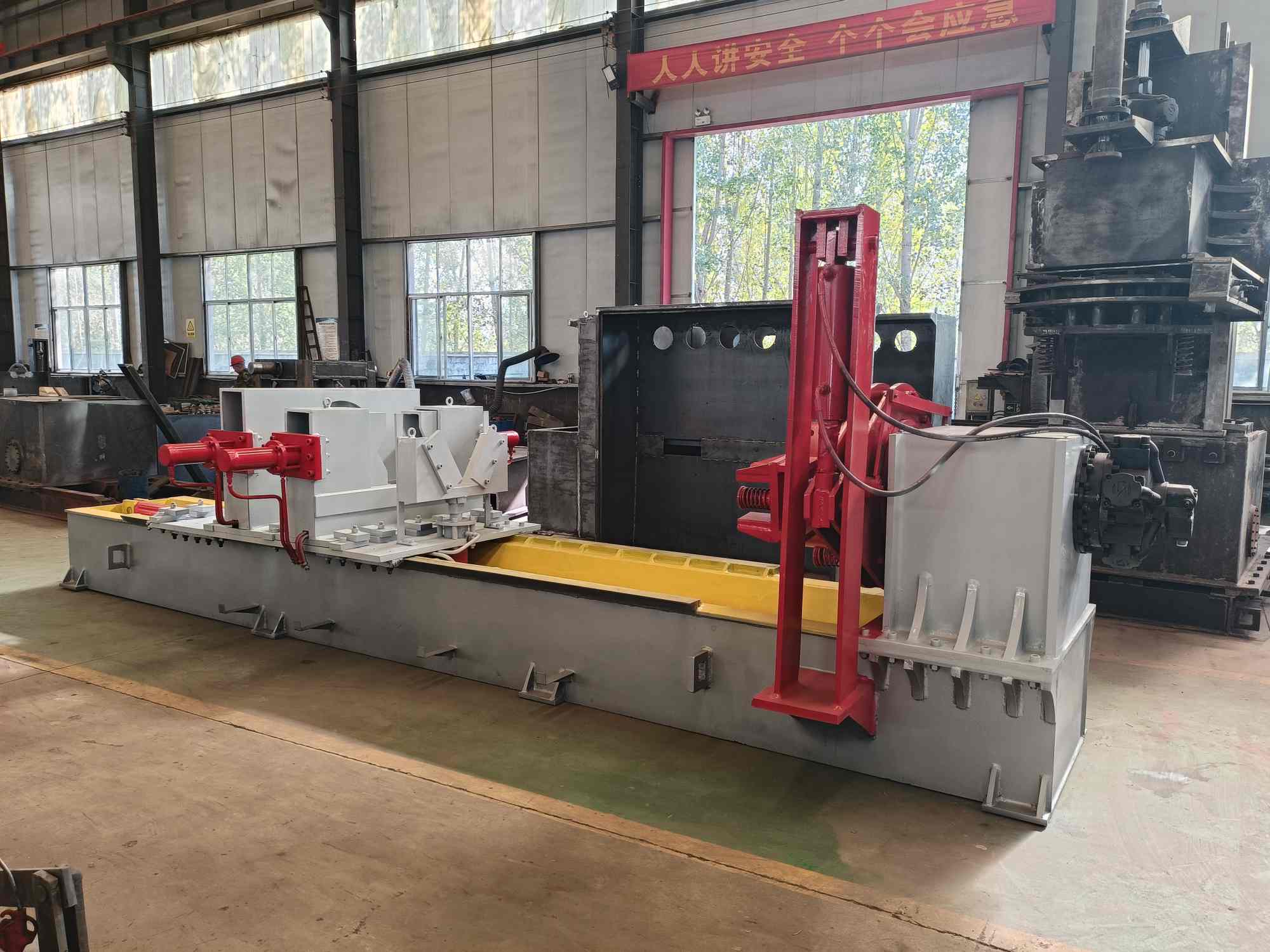 Hydraulic cylinder horizontal dismantling machine